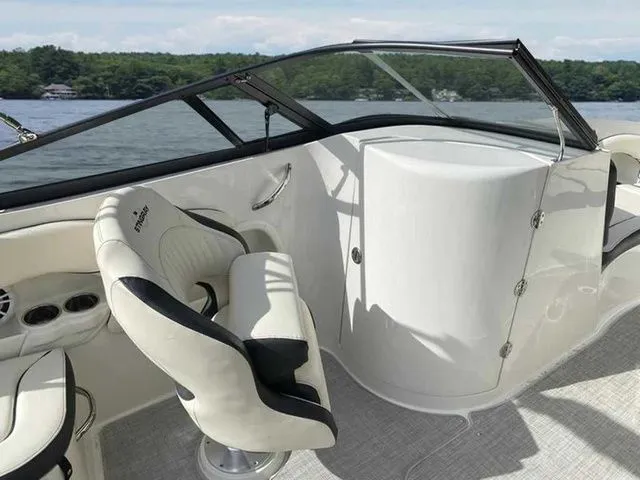 Slide: The Image of Stingray 215LR 2021 - 17