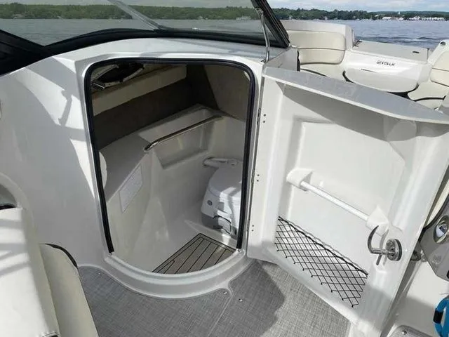 Slide: The Image of Stingray 215LR 2021 - 21