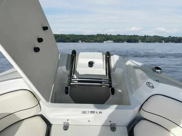 Slide: The Image of Stingray 215LR 2021 - 22