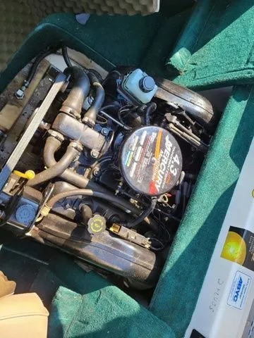 Slide: The Image of Engine of a 2000 Sea Ray 185BR boat, featuring a 4.3L MerCruiser motor. - 9