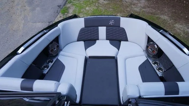 Slide: The Image of MasterCraft X24 2022 - 10