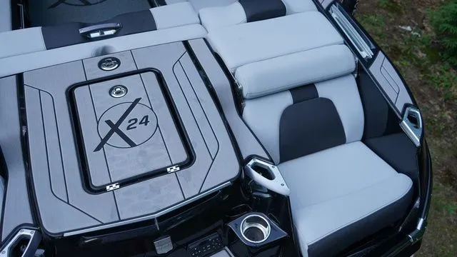 Slide: The Image of MasterCraft X24 2022 - 12