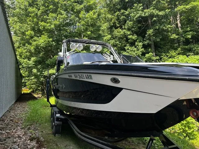 Slide: The Image of MasterCraft X24 2022 - 13