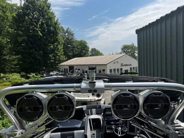 Slide: The Image of MasterCraft X24 2022 - 15