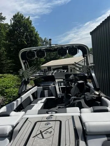 Slide: The Image of MasterCraft X24 2022 - 17