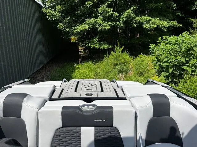 Slide: The Image of MasterCraft X24 2022 - 21