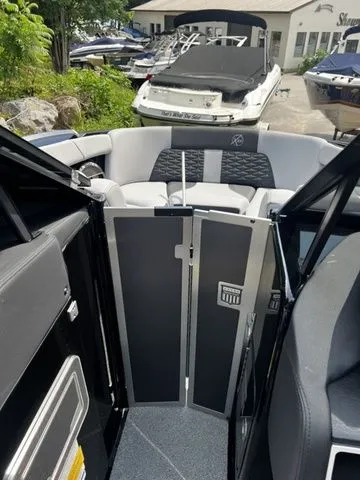 Slide: The Image of MasterCraft X24 2022 - 22