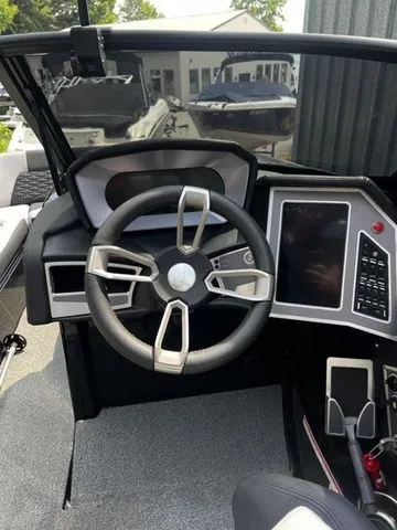 Slide: The Image of MasterCraft X24 2022 - 23