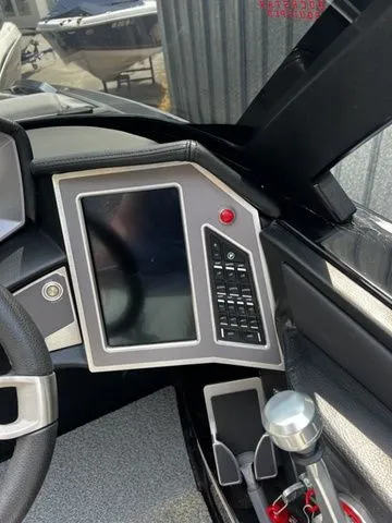 Slide: The Image of MasterCraft X24 2022 - 24