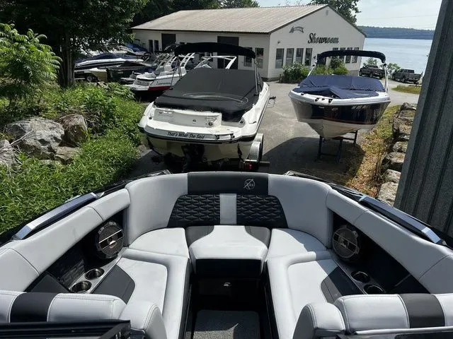 Slide: The Image of MasterCraft X24 2022 - 26