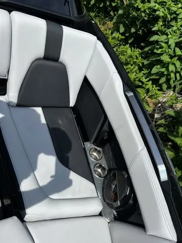 Slide: The Image of MasterCraft X24 2022 - 27