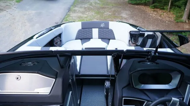 Slide: The Image of MasterCraft X24 2022 - 30