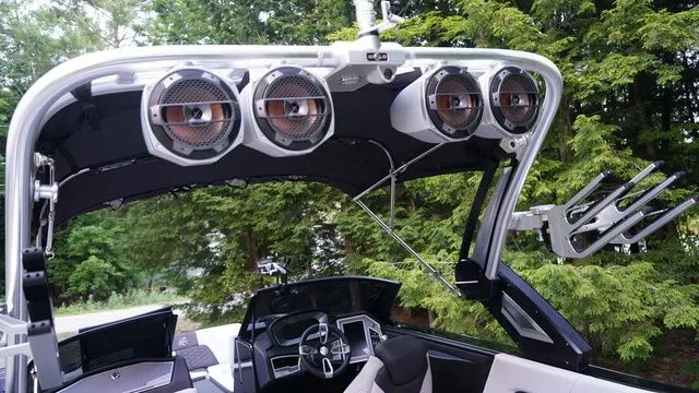 Slide: The Image of MasterCraft X24 2022 - 32