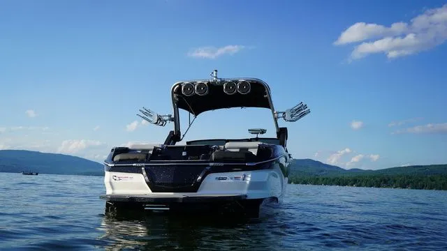 Slide: The Image of MasterCraft X24 2022 - 8