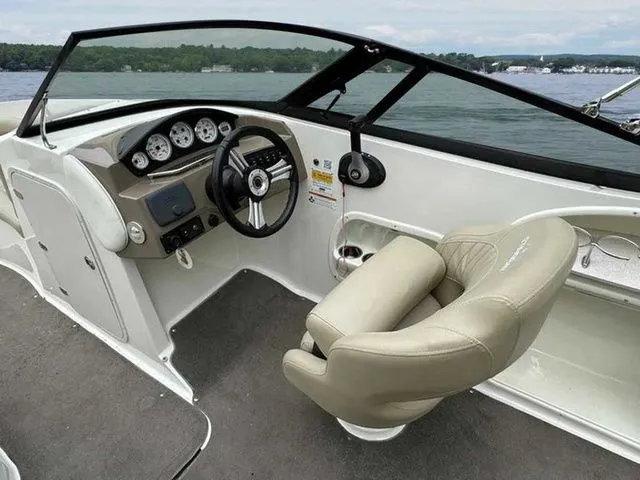 Slide: The Image of Stingray 235LR 2015 - 30