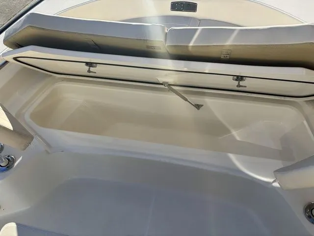 Slide: The Image of Boston Whaler 210 Montauk 2025 - 10