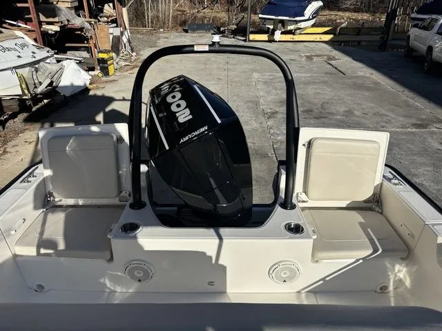 Slide: The Image of Boston Whaler 210 Montauk 2025 - 11