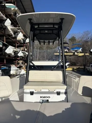 Slide: The Image of Boston Whaler 210 Montauk 2025 - 14