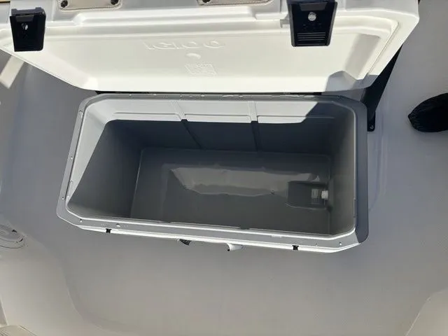 Slide: The Image of Boston Whaler 210 Montauk 2025 - 16