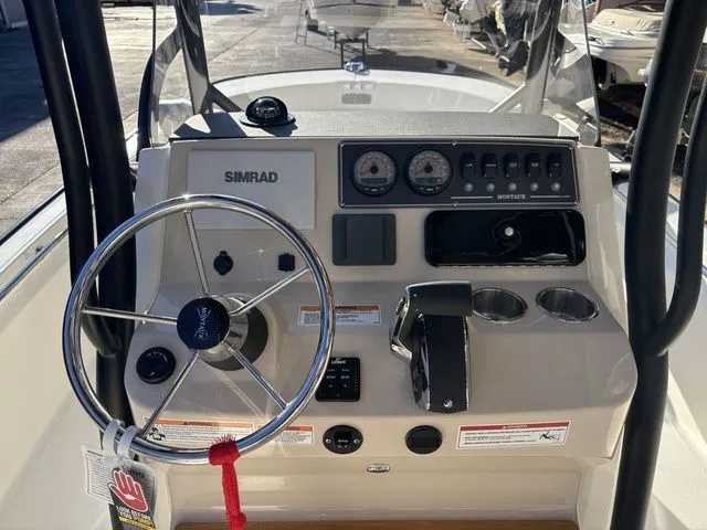 Slide: The Image of Boston Whaler 210 Montauk 2025 - 17
