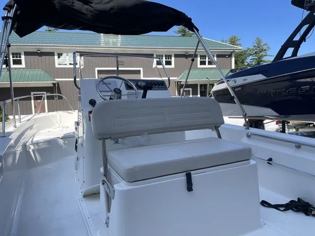 Slide: The Image of Boston Whaler 190 Montauk 2025 - 13