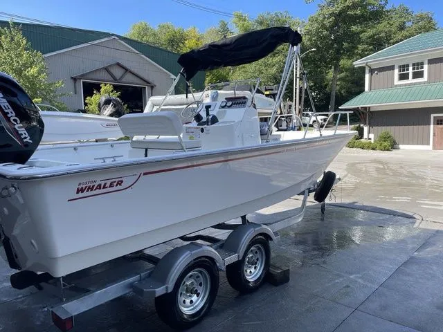 Slide: The Image of Boston Whaler 190 Montauk 2025 - 3