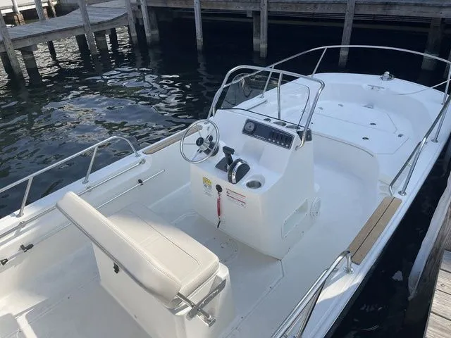 Slide: The Image of Boston Whaler 170 Montauk 2024 - 5