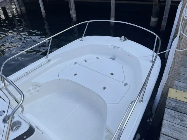 Slide: The Image of Boston Whaler 170 Montauk 2024 - 6