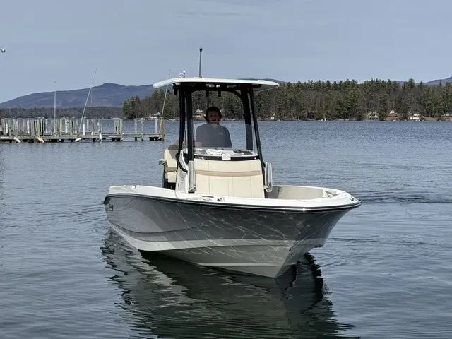 Slide: The Image of Boston Whaler 220 Dauntless 2025 - 11