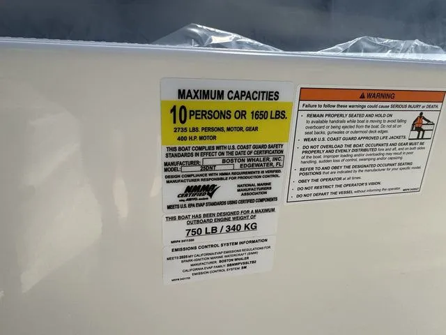 Slide: The Image of Boston Whaler 250 Dauntless 2025 - 20