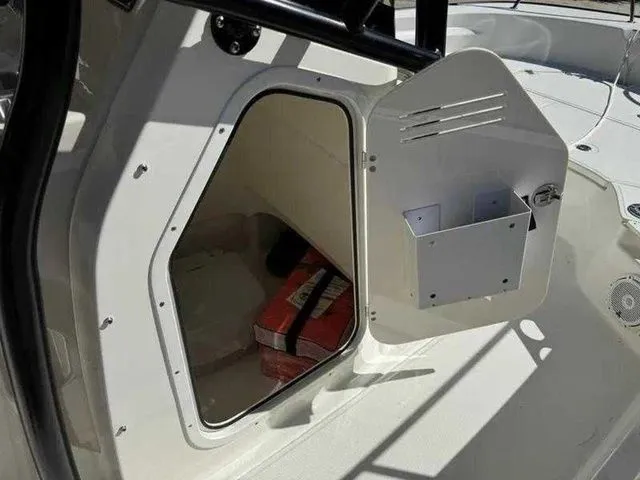 Slide: The Image of Boston Whaler 210 Montauk 2024 - 12