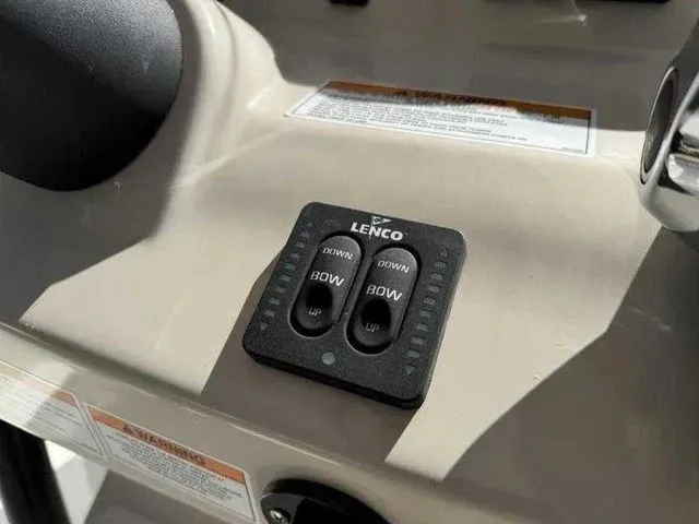 Slide: The Image of Boston Whaler 210 Montauk 2024 - 13