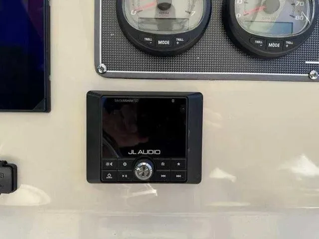 Slide: The Image of Boston Whaler 210 Montauk 2024 - 17