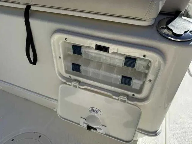 Slide: The Image of Boston Whaler 210 Montauk 2024 - 18