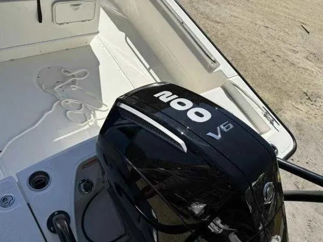 Slide: The Image of Boston Whaler 210 Montauk 2024 - 20