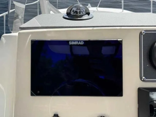 Slide: The Image of Boston Whaler 210 Montauk 2024 - 22