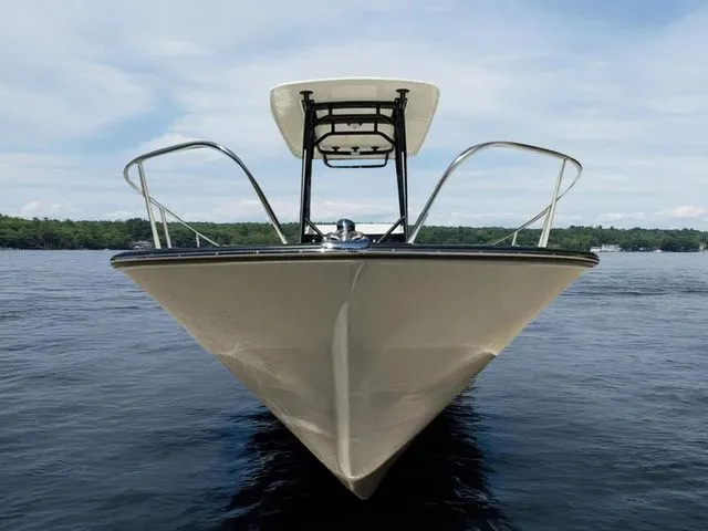 Slide: The Image of Boston Whaler 210 Montauk 2024 - 3