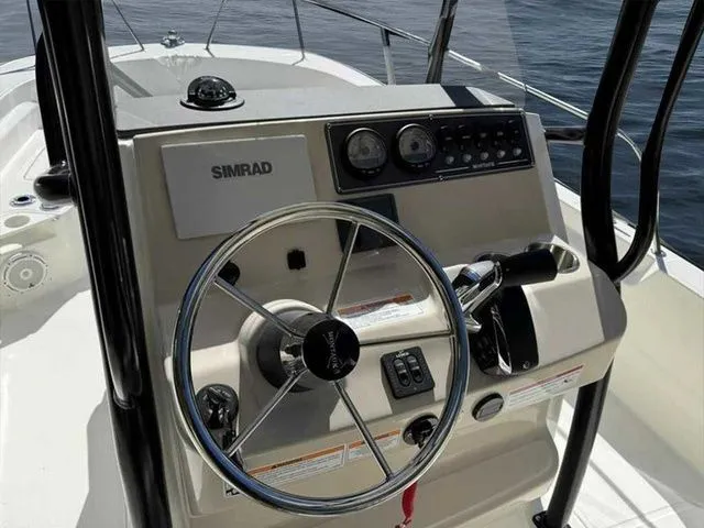 Slide: The Image of Boston Whaler 210 Montauk 2024 - 7