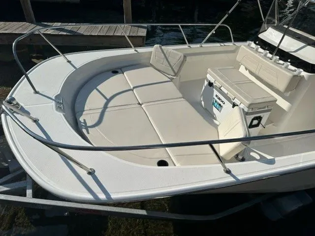 Slide: The Image of Boston Whaler 210 Montauk 2024 - 4