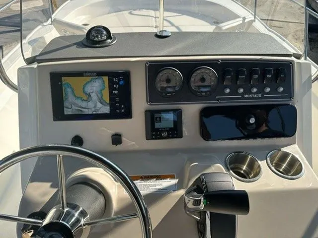 Slide: The Image of Boston Whaler 210 Montauk 2024 - 6
