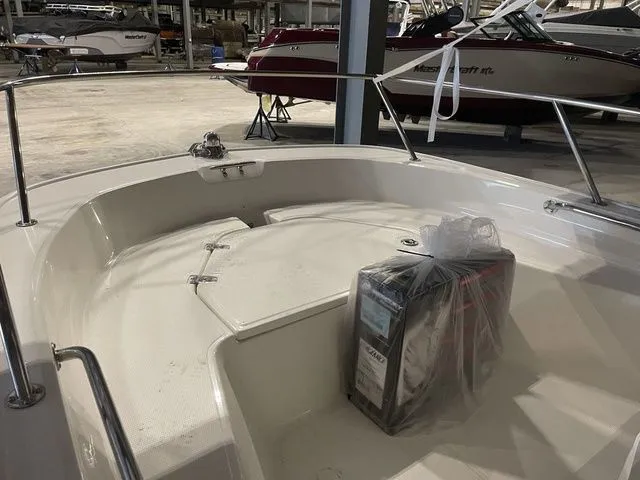 Slide: The Image of Boston Whaler 150 Montauk 2024 - 8