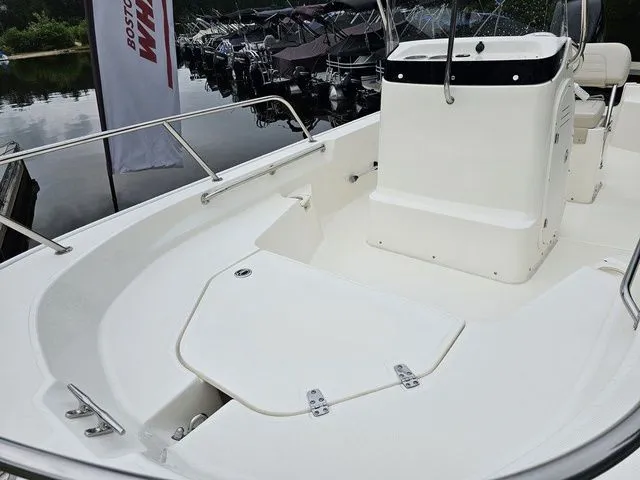Slide: The Image of Boston Whaler 150 Montauk 2024 - 7
