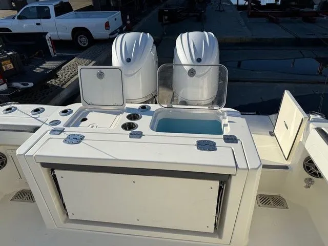 Slide: The Image of Cobia 265 Open Center Console 2025 - 10