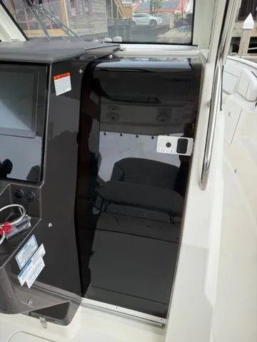 Slide: The Image of Pursuit S 328 Sport Center Console 2025 - 10