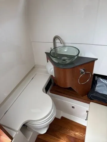 Slide: The Image of Pursuit S 328 Sport Center Console 2025 - 12