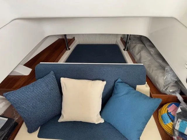 Slide: The Image of Pursuit S 328 Sport Center Console 2025 - 13