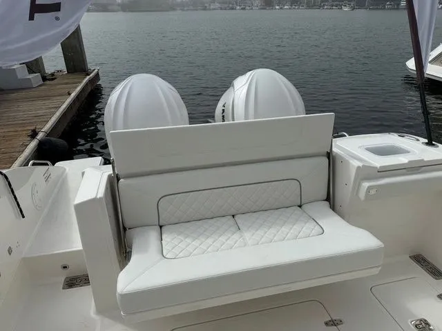 Slide: The Image of Pursuit S 328 Sport Center Console 2025 - 5