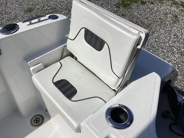 Slide: The Image of Wellcraft 202 Fisherman 2023 - 12