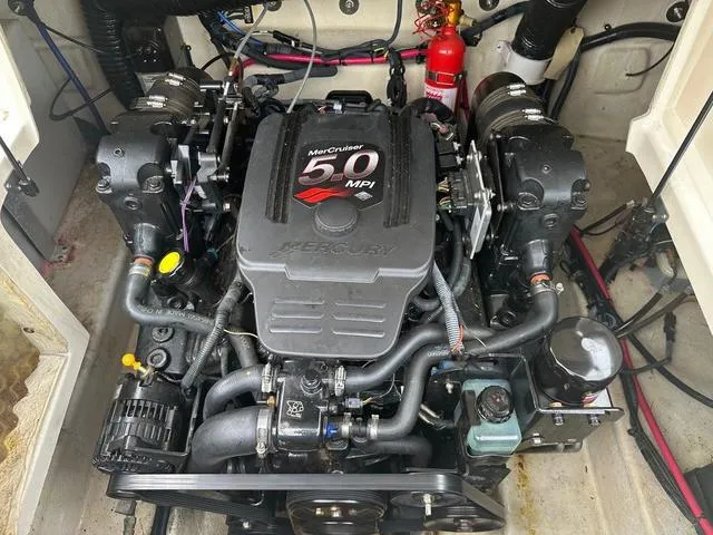 Slide: The Image of Engine of 2005 Sea Ray 240 Sundeck with MerCruiser 5.0 MPI. - 20