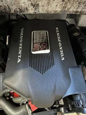Slide: The Image of Volvo Penta 5.0 GXI engine in 2003 Larson 234 ESCAPE boat. - 6